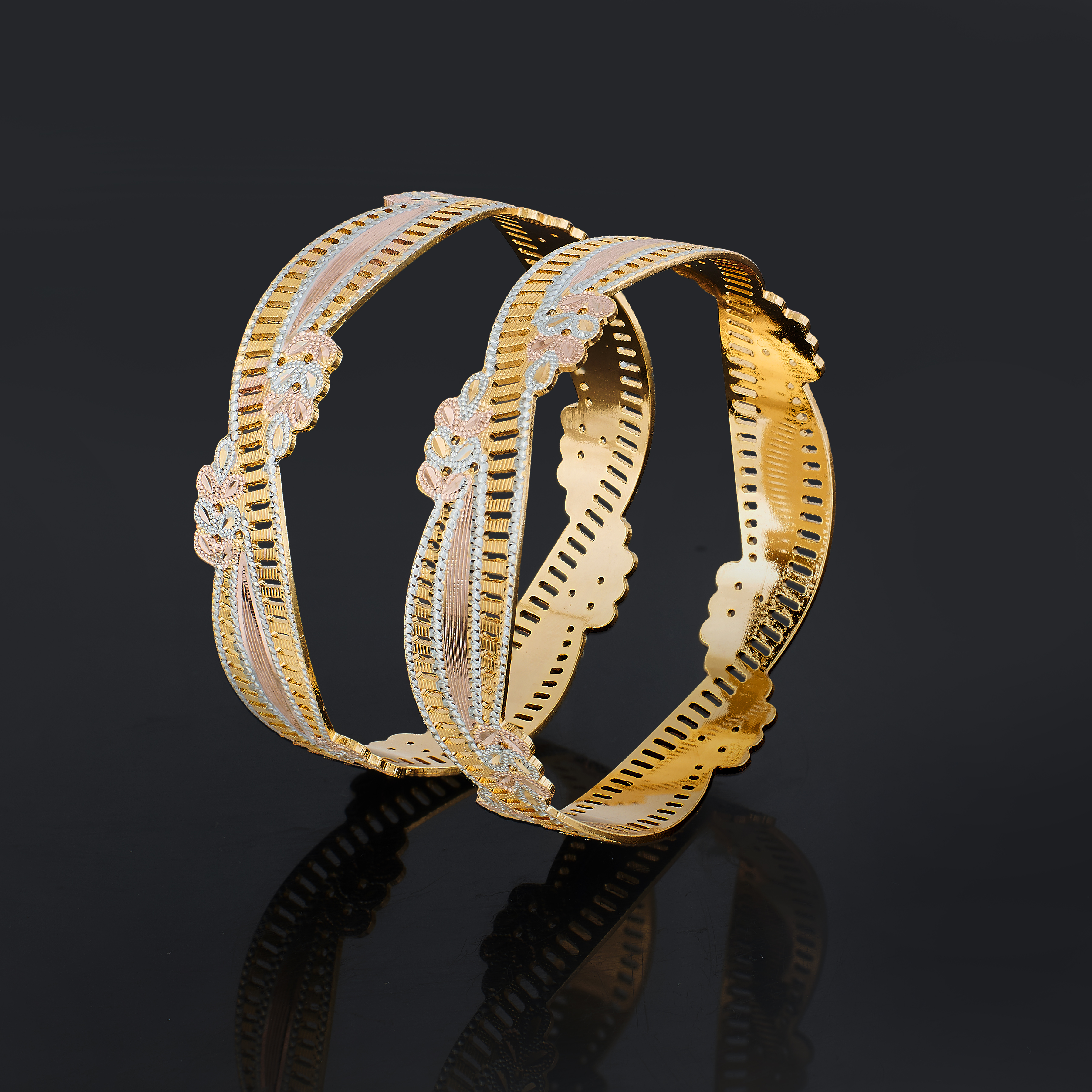 Elegant Rose Gold 100mg Polish Designer Bangle