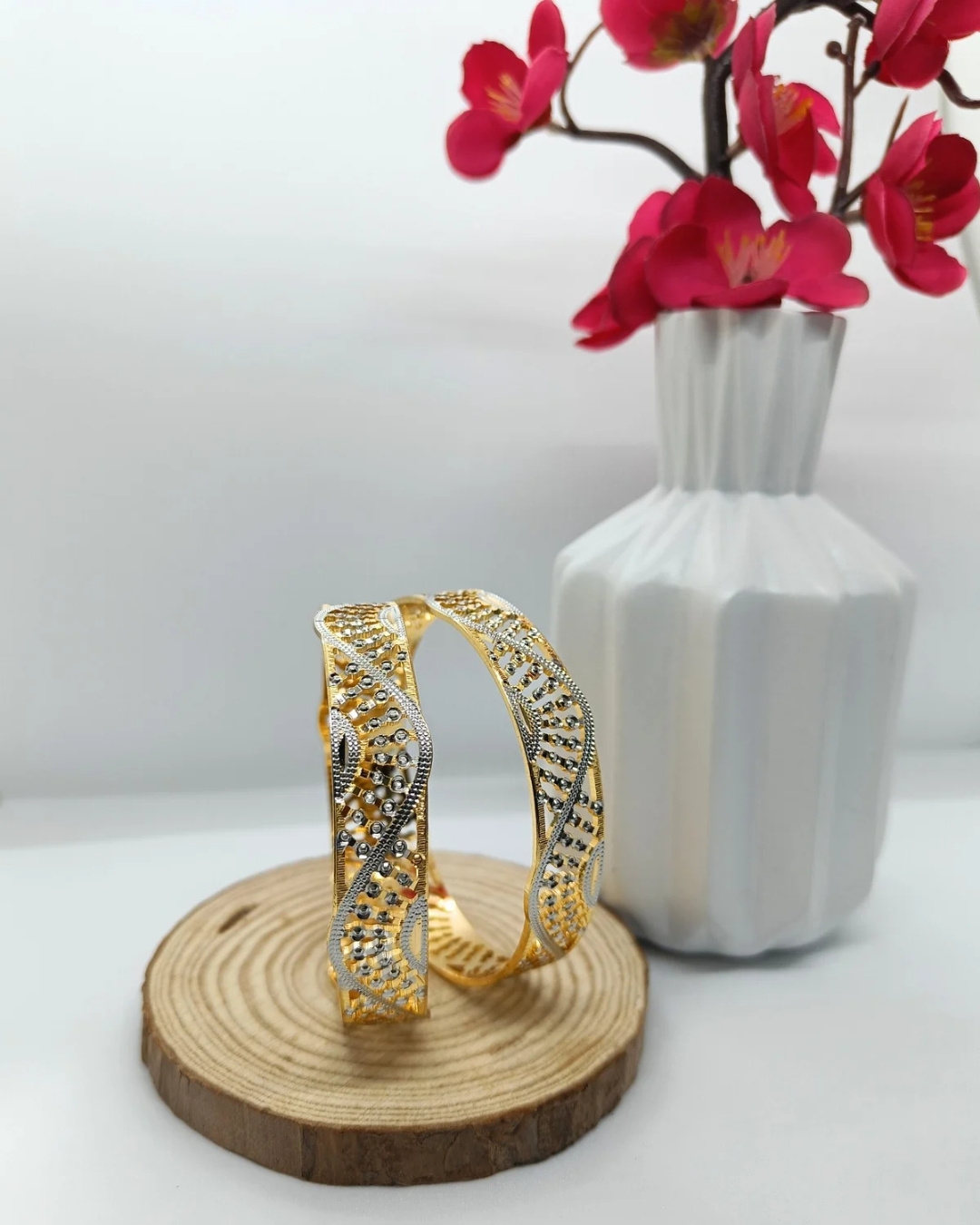 Twisted Elegance Kada alt