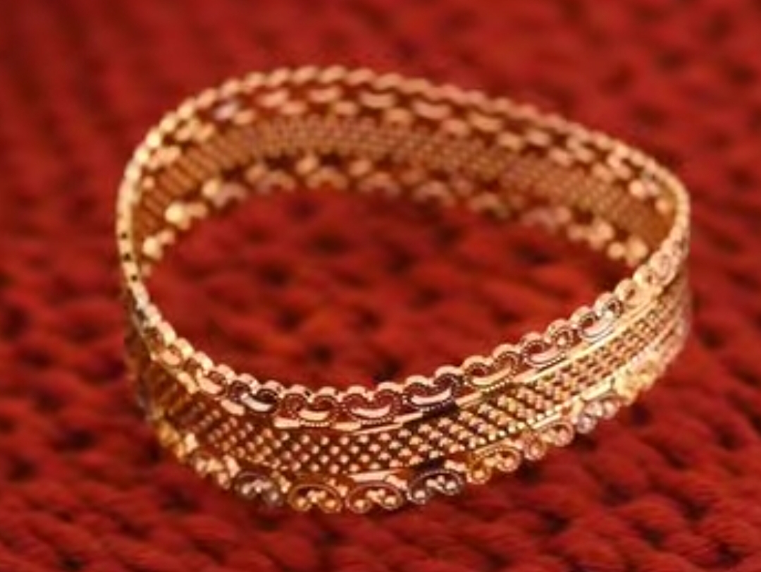 Royal Foliage Broad Bangle