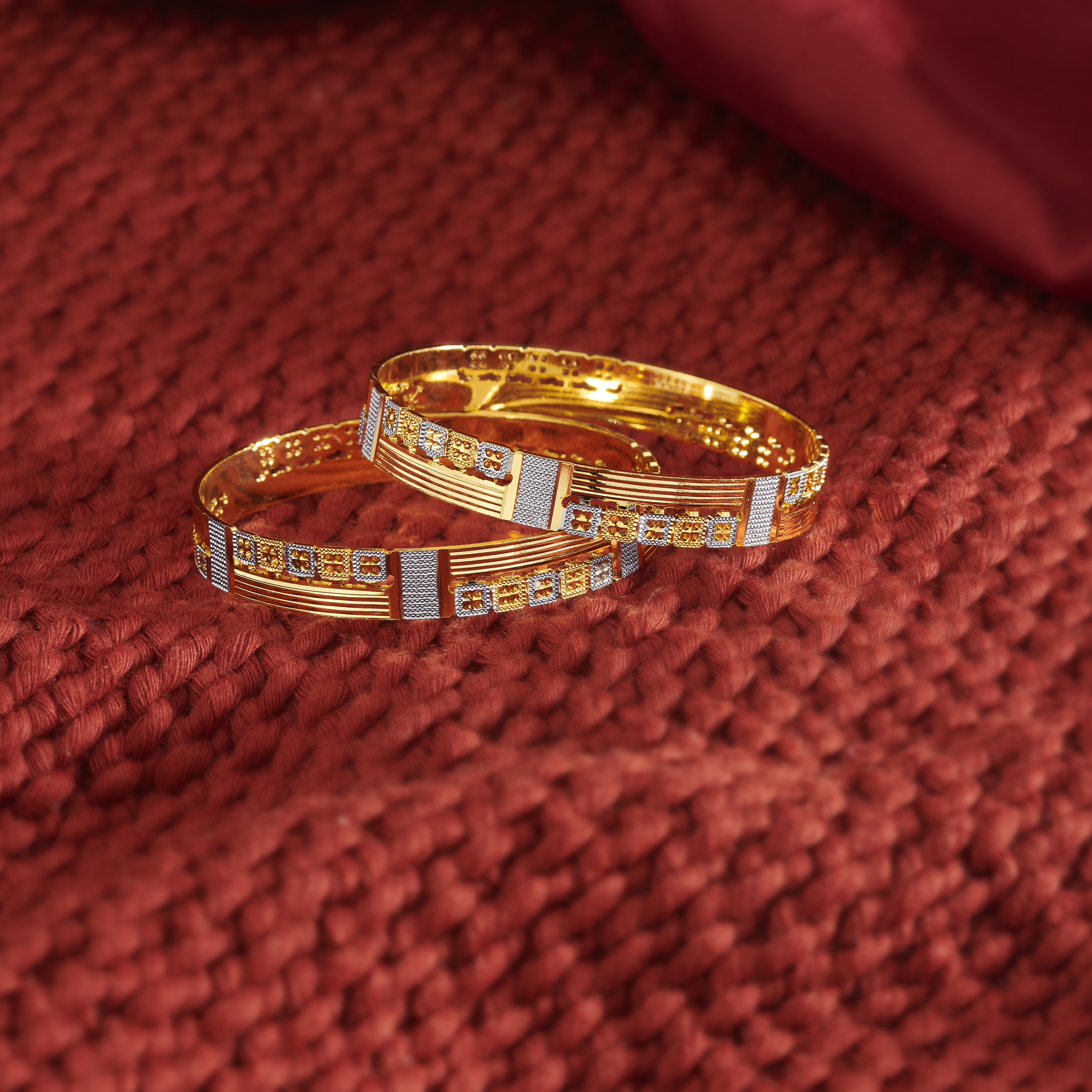 Majestic Square lines Bangles alt